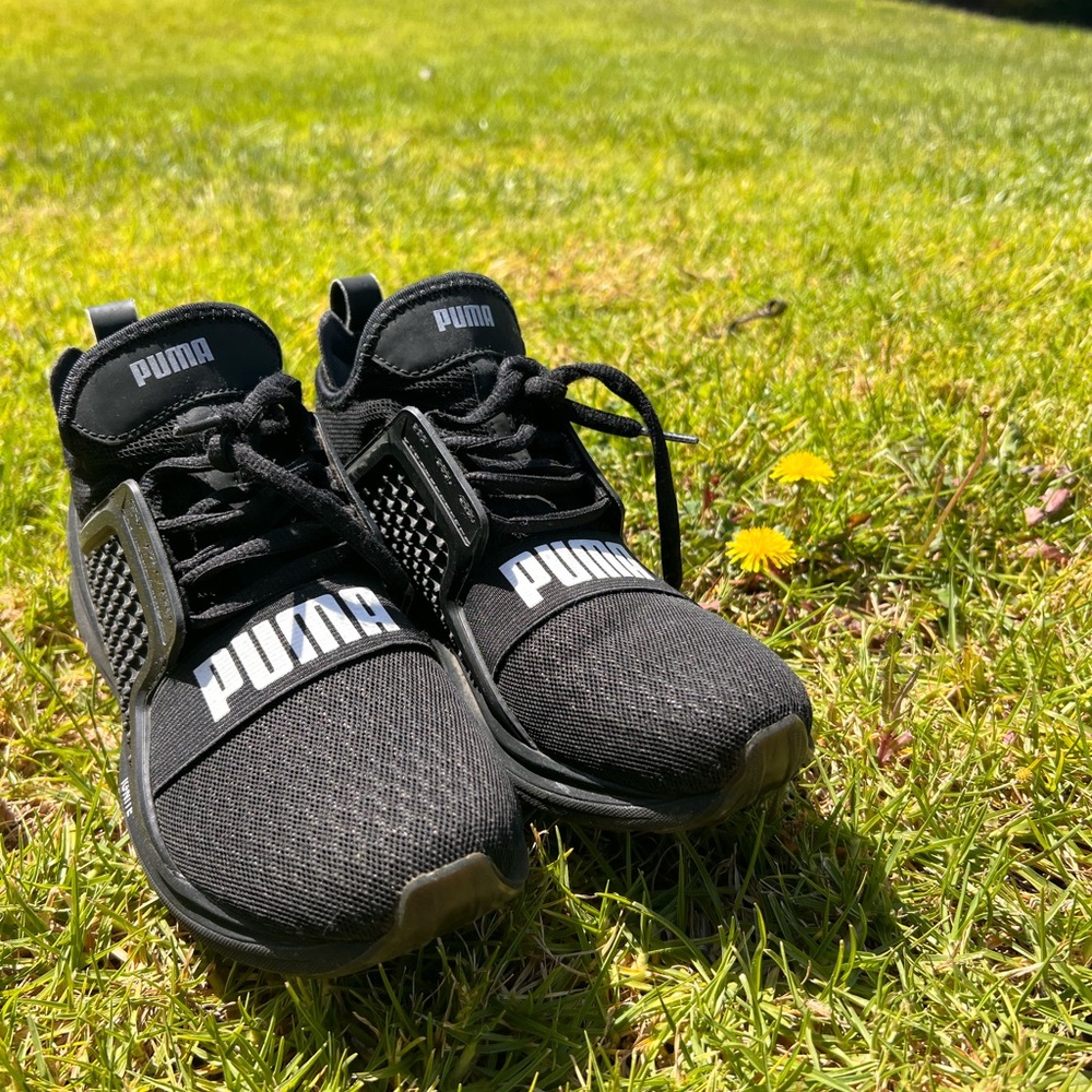 Puma Black Athletic Shoes with Sleek Design